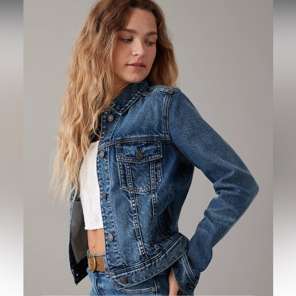American Eagle Women’s XS Strigid Classic Denim Trucker Jacket - Picture 3 of 8